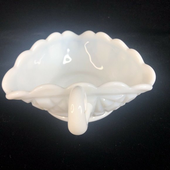 Fenton Block And Star Milk Glass Triangle Candy Dish Bowl Round Handle Vintage - Picture 8 of 9